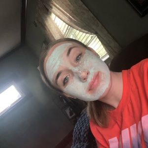 Meet your Posher, Lola